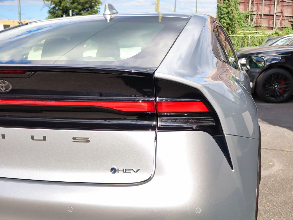 Used 2024 Toyota Prius LE AWD/4WD image 13