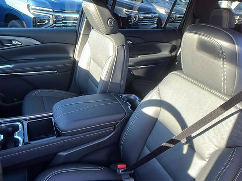 New 2026 Chevrolet Traverse LT image 15