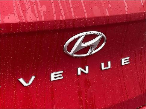 Used 2023 Hyundai Venue Limited image 28
