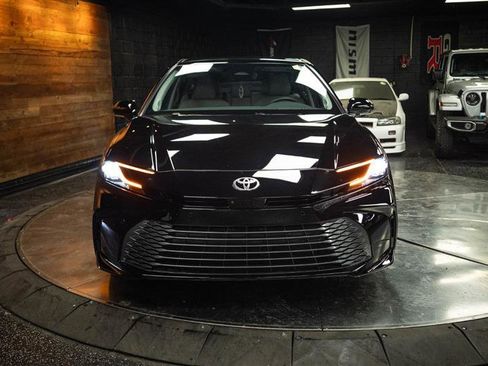 Used 2025 Toyota Camry XLE w/ Premium Plus Package FWD image 4