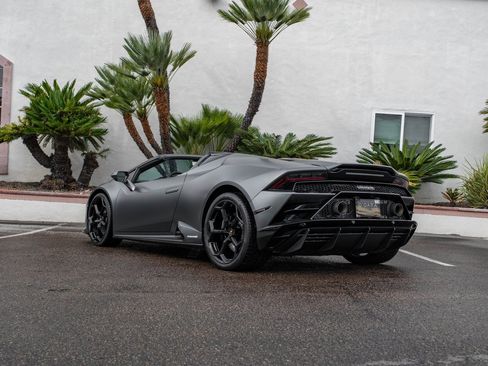Used 2024 Lamborghini Huracan EVO image 37