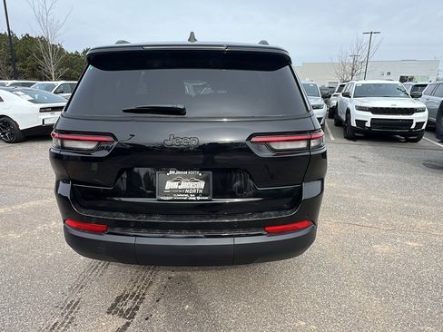 New 2025 Jeep Grand Cherokee L Laredo image 9