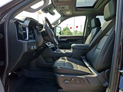 New 2026 GMC Sierra 2500 Denali w/ Denali Reserve Package AWD/4WD image 9
