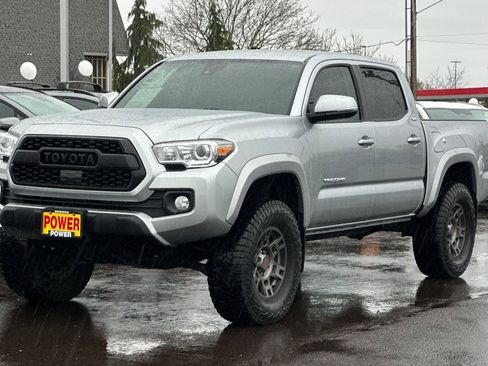 Used 2022 Toyota Tacoma SR5 w/ Technology Package image 8