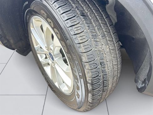 Used 2022 Ford Escape SE image 9