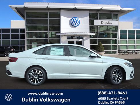 New 2026 Volkswagen Jetta SE image 3