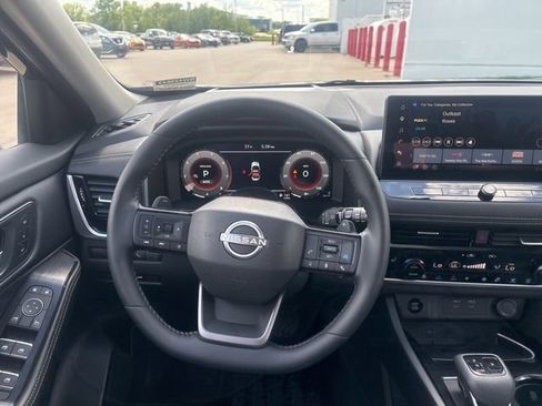 Used 2025 Nissan Rogue SL w/ Tech Package AWD/4WD image 25