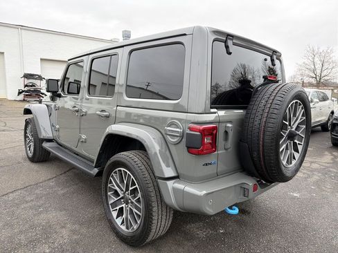 Used 2022 Jeep Wrangler Unlimited Sahara image 3