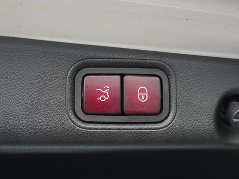 Used 2019 Mercedes-Benz E 300 4MATIC image 16