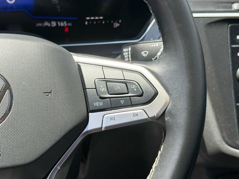 Used 2024 Volkswagen Tiguan SE AWD/4WD image 17