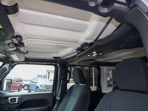 Used 2019 Jeep Wrangler Unlimited Sport S AWD/4WD image 12