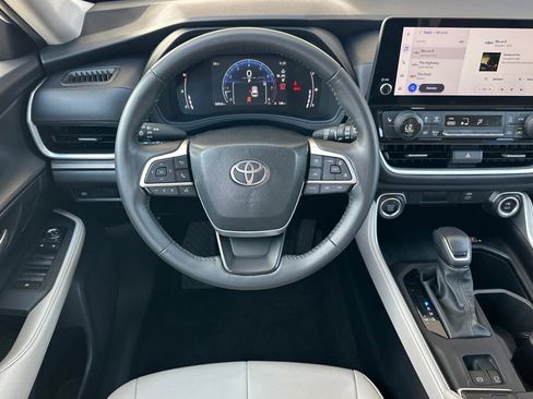 Used 2024 Toyota Grand Highlander AWD image 13