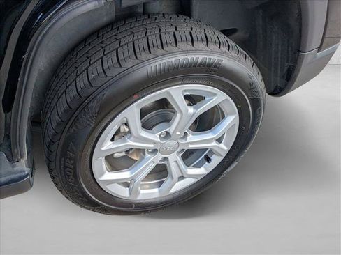 Used 2024 Jeep Compass Latitude AWD/4WD image 20
