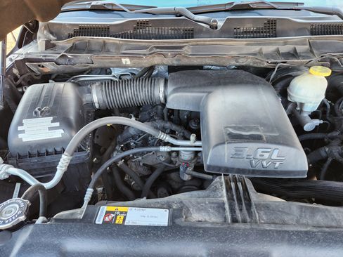 Used 2018 RAM 1500 Express AWD/4WD image 10