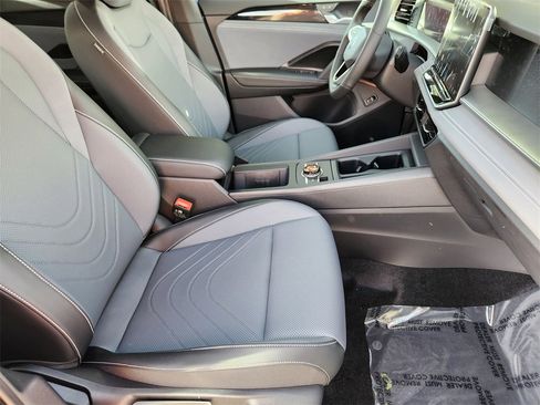 New 2026 Volkswagen Tiguan SE R-Line image 18