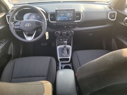 Used 2025 Hyundai Venue SE FWD image 15
