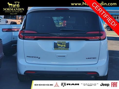 Certified 2025 Chrysler Pacifica Limited FWD image 5