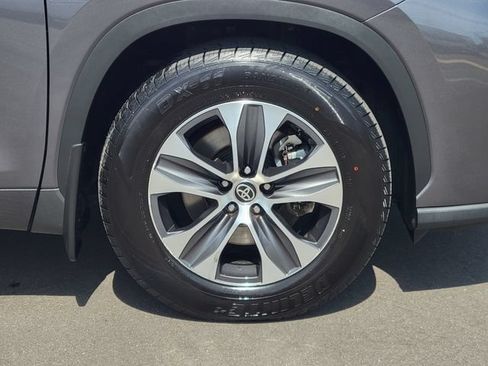 Used 2021 Toyota Highlander XLE FWD image 31