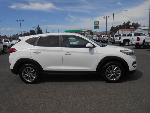 Used 2018 Hyundai Tucson SE AWD/4WD image 2