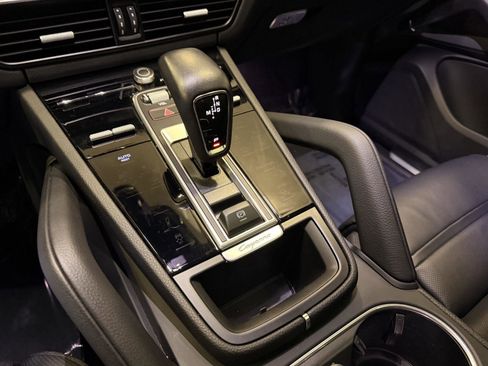 Used 2023 Porsche Cayenne Coupe image 19