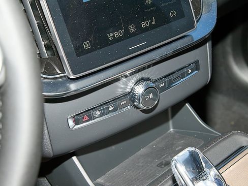 New 2026 Volvo XC90 B6 Plus w/ Protection Package image 15