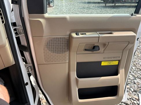 Used 2018 Ford E-450 and Econoline 450 Super Duty w/ Motorhome Prep Package image 33