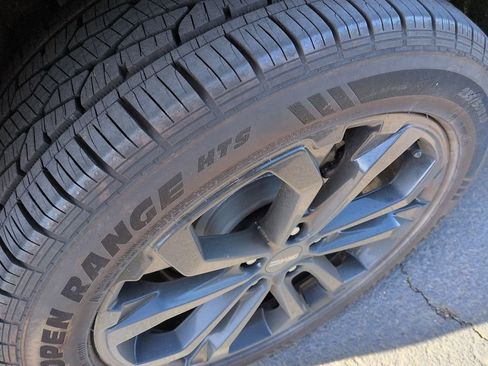 Used 2021 GMC Terrain SLE w/ Elevation Edition image 11