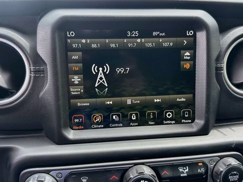 Used 2022 Jeep Wrangler Unlimited Sahara AWD/4WD image 16