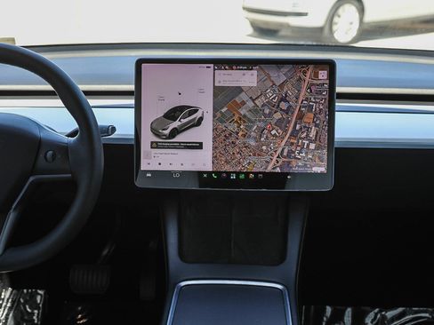 Used 2021 Tesla Model Y Long Range AWD/4WD image 13