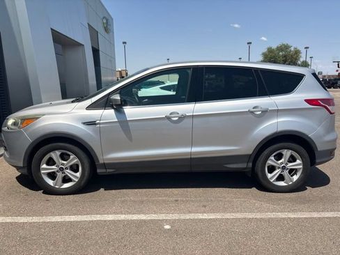 Used 2016 Ford Escape SE FWD image 2