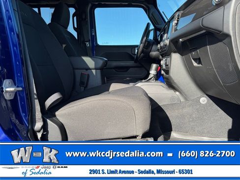 Used 2019 Jeep Wrangler Unlimited Sahara AWD/4WD image 25