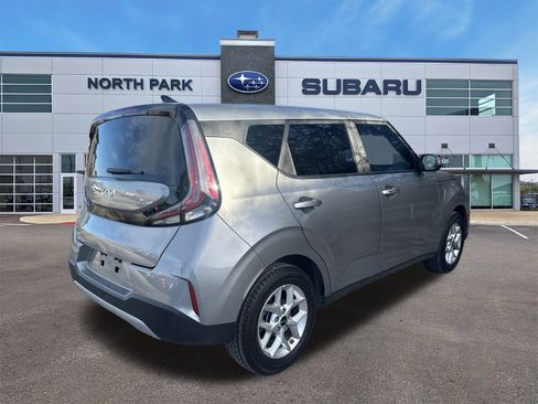 Used 2024 Kia Soul S image 3
