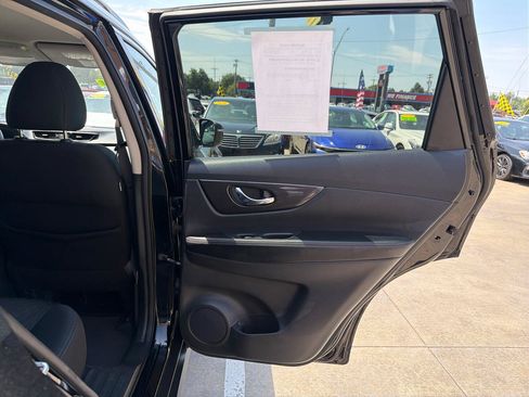 Used 2018 Nissan Rogue SV AWD/4WD image 27