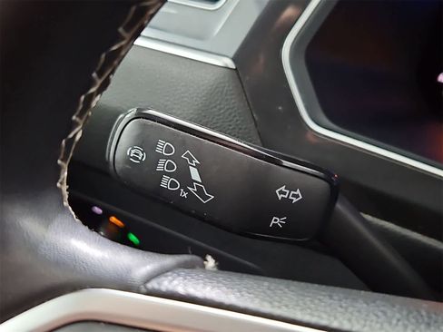 Certified 2022 Volkswagen Tiguan SE image 28