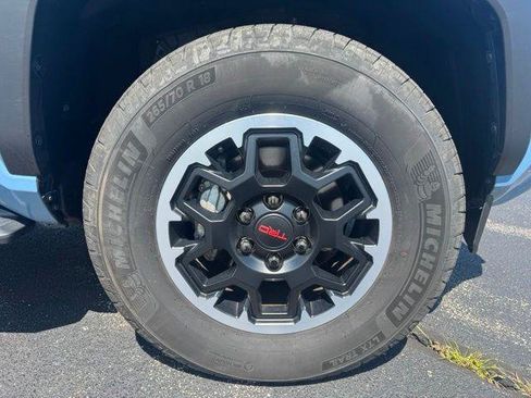 Certified 2025 Toyota 4Runner TRD Off-Road AWD/4WD image 9