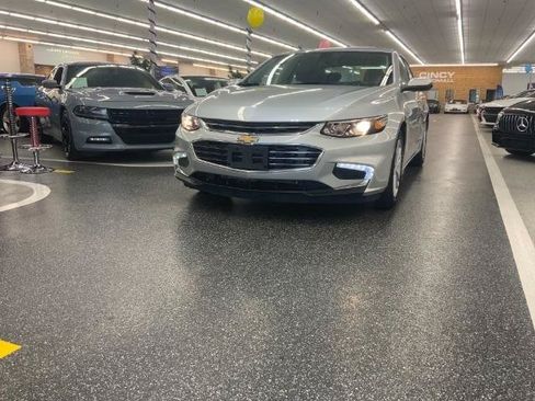 Used 2017 Chevrolet Malibu LT FWD image 40
