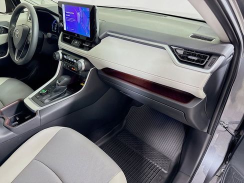 Used 2024 Toyota RAV4 Limited image 31