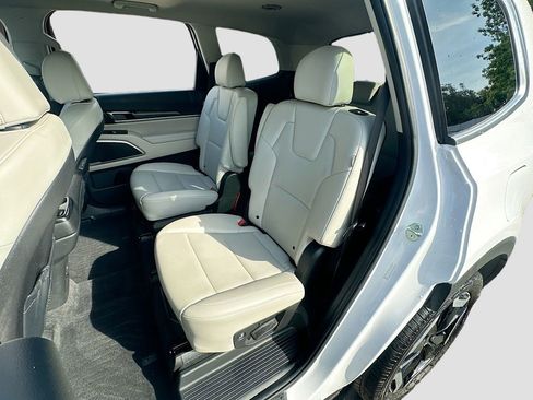 Used 2024 Kia Telluride S w/ S Sunroof Package FWD image 25