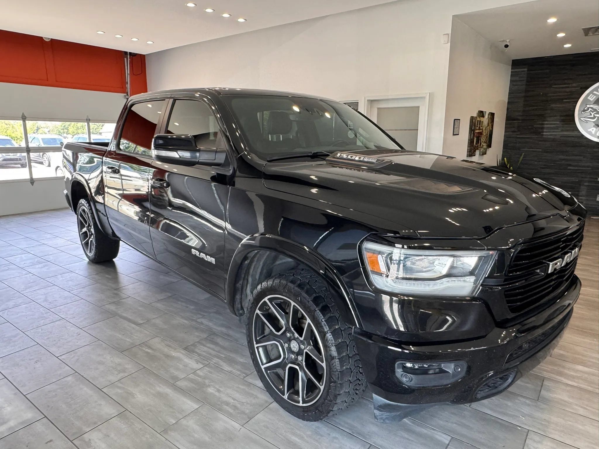 Used 2021 RAM 1500 Laramie AWD/4WD image 2