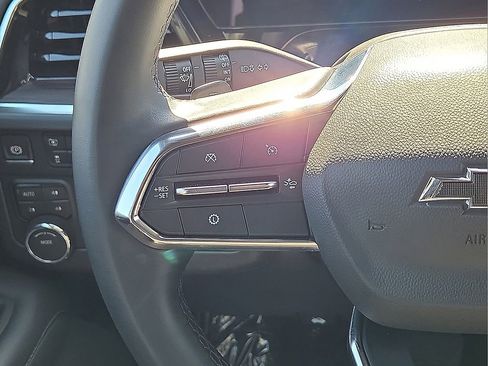 Used 2025 Chevrolet Suburban Z71 AWD/4WD image 21