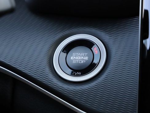 New 2025 Jeep Grand Cherokee L Laredo image 32