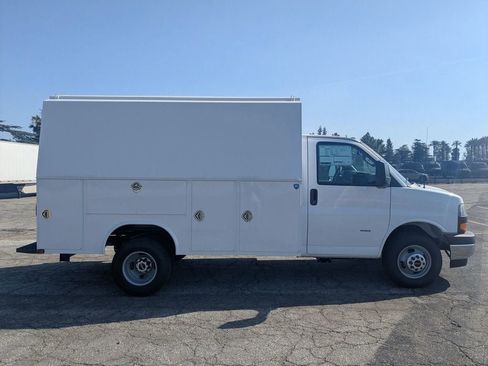 New 2026 GMC Savana 3500 w/ Power Convenience Package RWD image 5