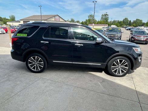 Used 2016 Ford Explorer Platinum AWD/4WD image 4