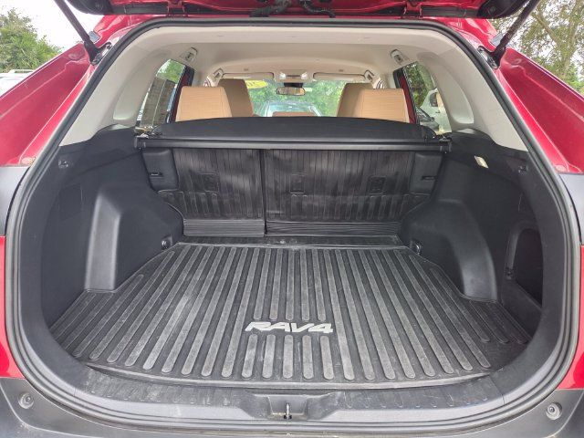 Used 2023 Toyota RAV4 LE AWD/4WD image 17