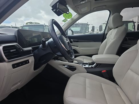 Used 2024 Kia Telluride EX w/ EX Captain's Chair Package image 24