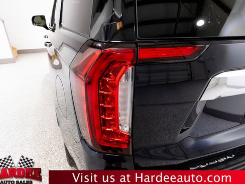 Used 2023 GMC Yukon Denali AWD/4WD image 9