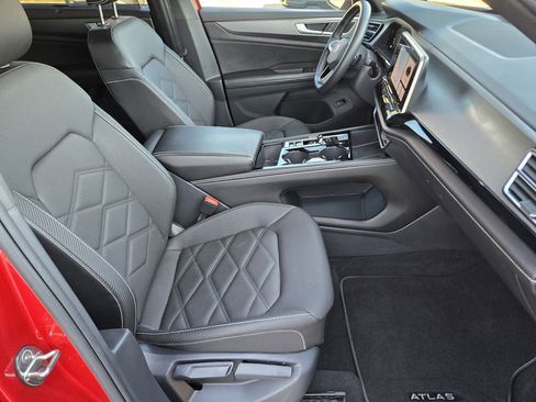 Used 2024 Volkswagen Atlas Cross Sport SE image 17