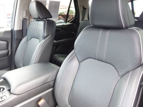 Used 2025 Honda Pilot Elite image 25