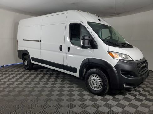 Used 2025 RAM ProMaster 2500 w/ Convenience Group FWD image 3