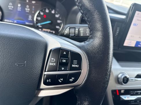Used 2021 Ford Explorer XLT image 27
